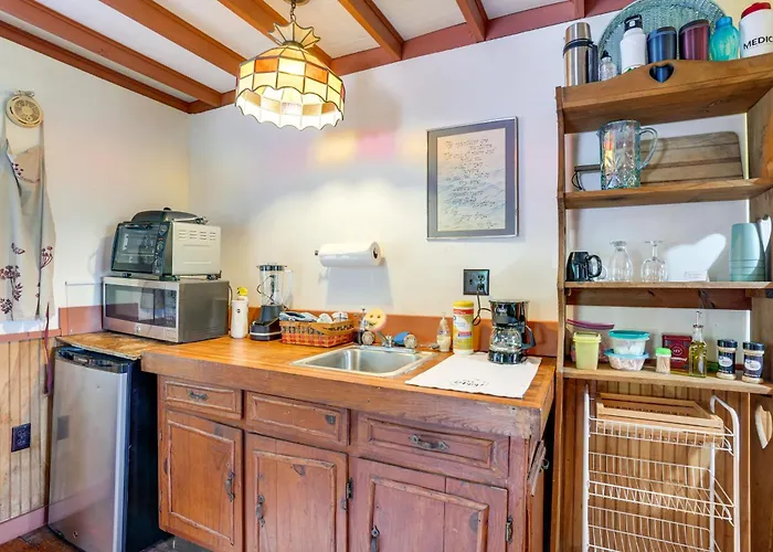 Cozy Luray Cabin With Views Near Hiking Trails!