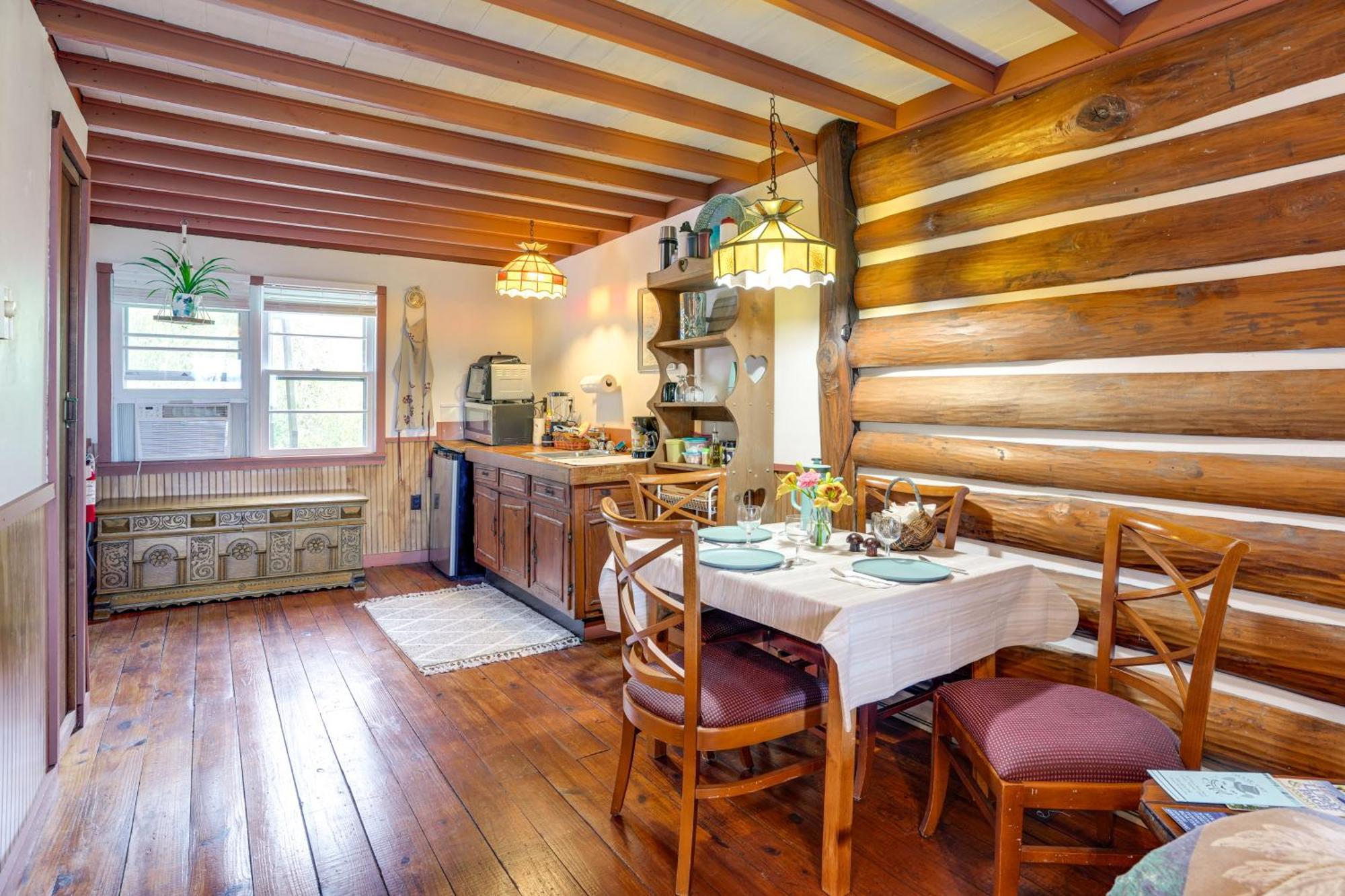 Cozy With Views Near Hiking Trails!