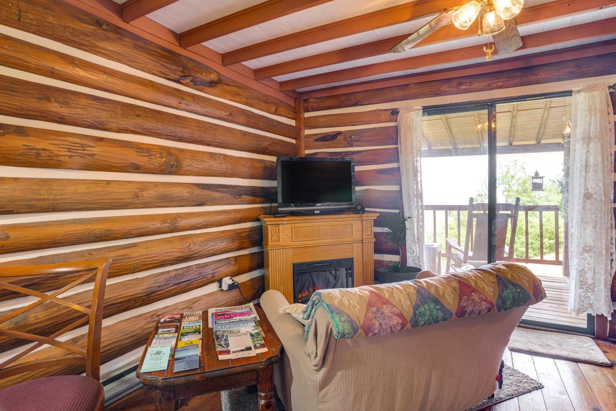 Apartment Cozy With Views Near Hiking Trails!