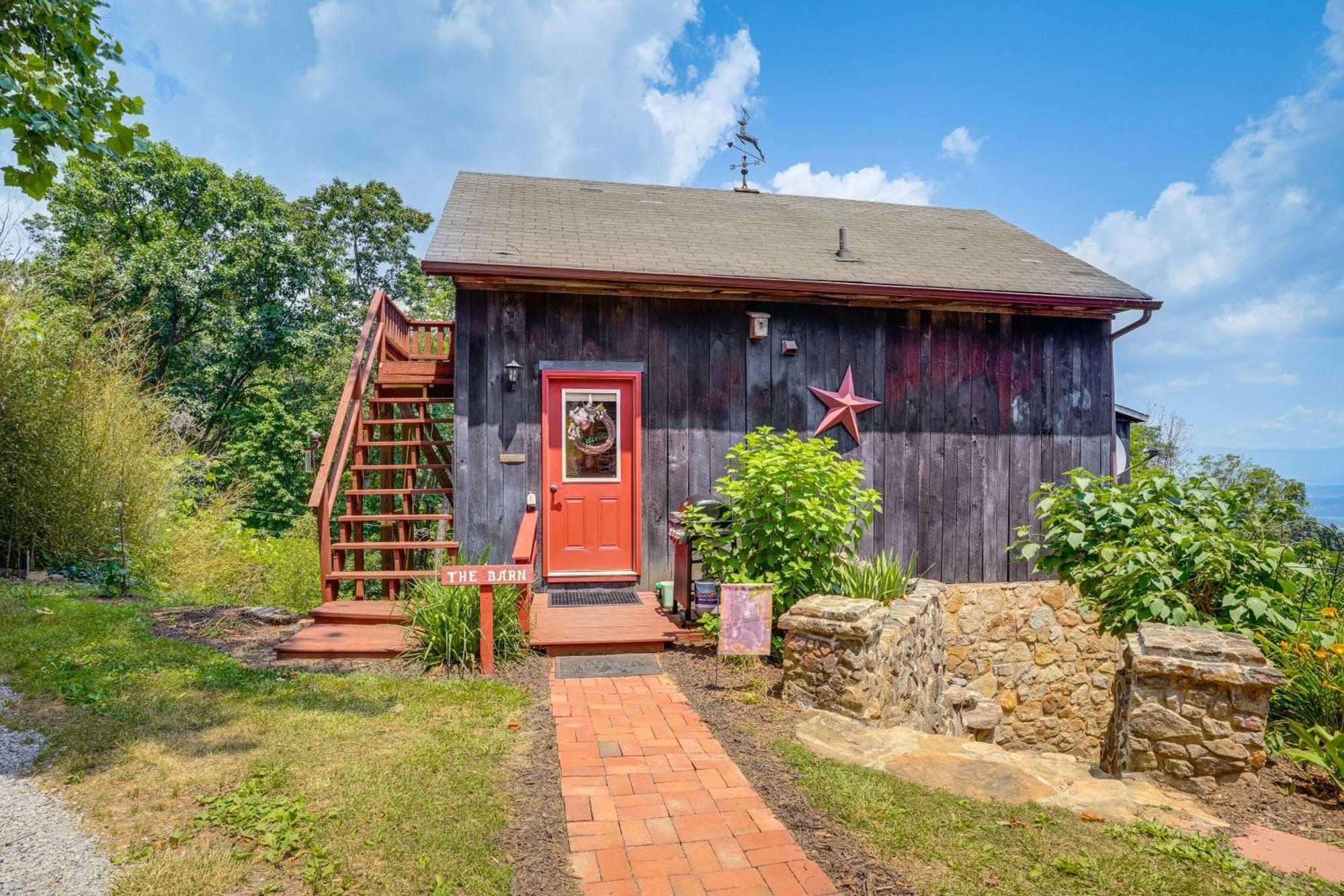 Apartment Cozy With Views Near Hiking Trails!