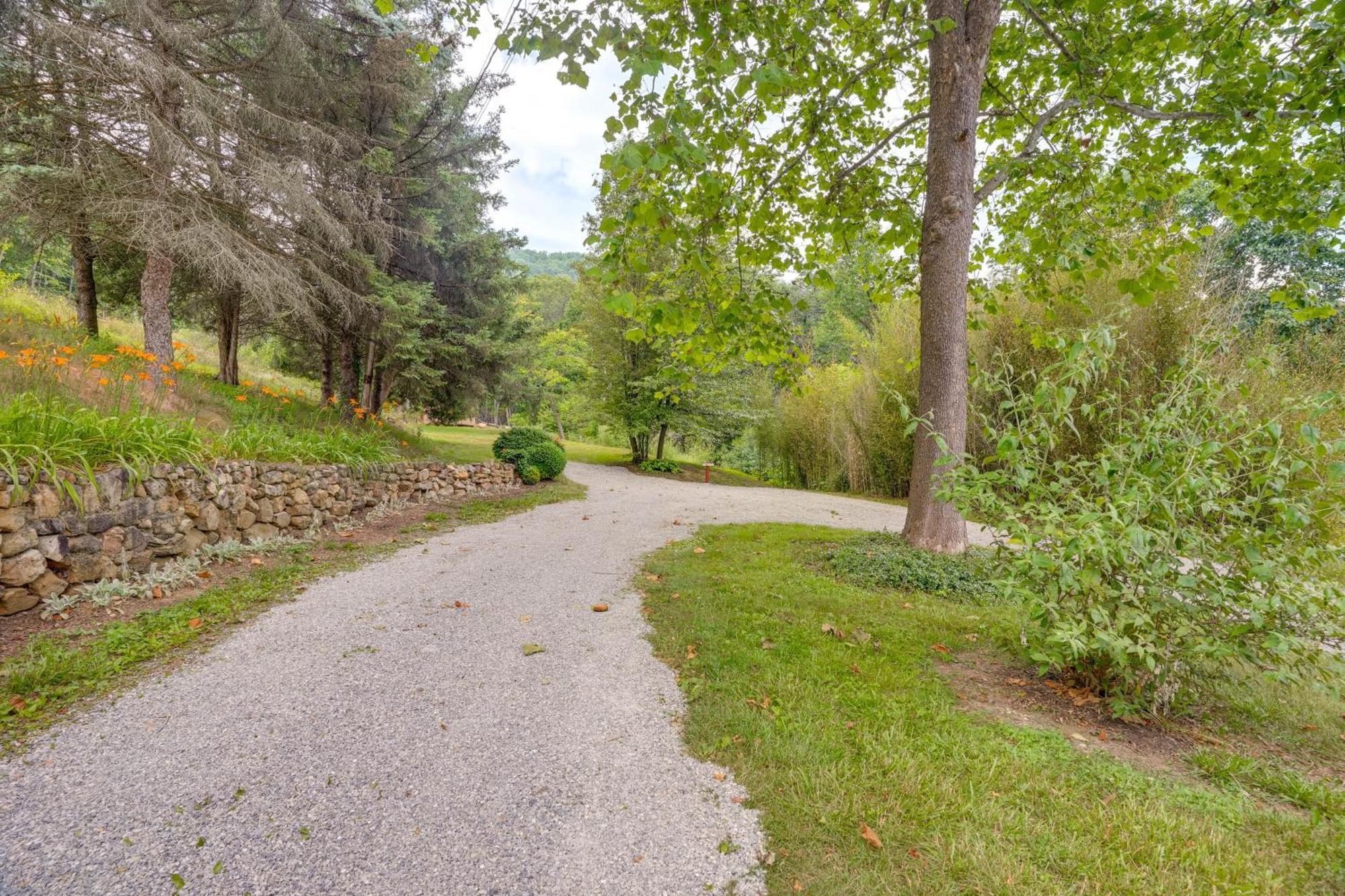 Cozy With Views Near Hiking Trails! Apartment Luray